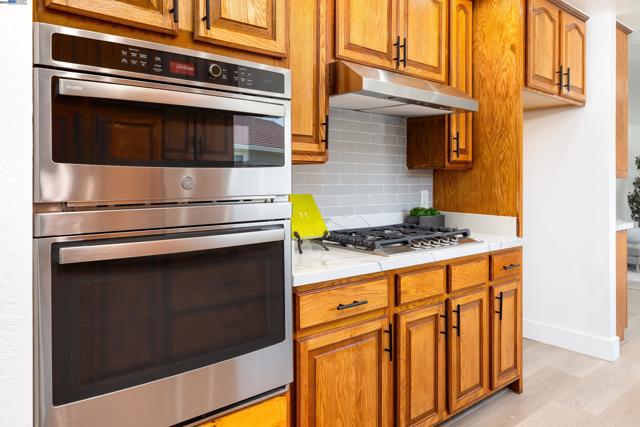 4406 Sugarland Ct, Concord CA: https://media.crmls.org/mediaz/e4417abf-c950-4342-8ab6-7f89e07699a0.jpg