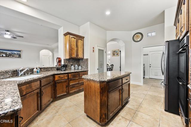 Detail Gallery Image 17 of 38 For 9905 Lightner Way, Bakersfield,  CA 93311 - 3 Beds | 2/1 Baths