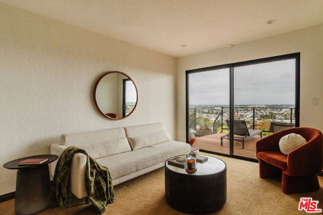 3837 Paseo De Las Tortugas, Torrance CA: https://media.crmls.org/mediaz/e441b1ba-9095-4591-be08-f41eb09bf5a6.jpg