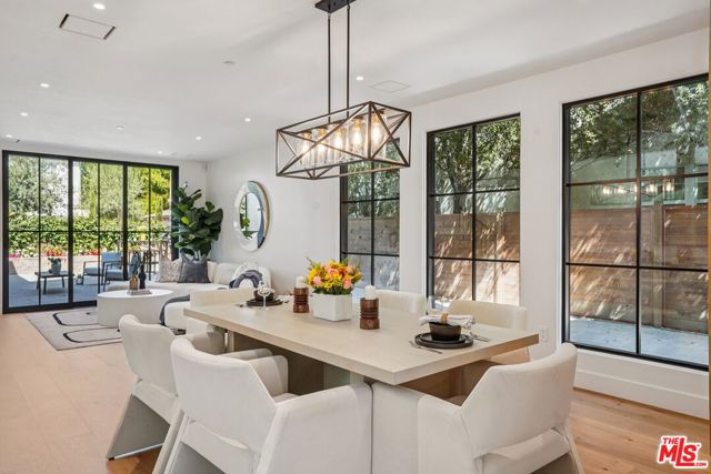 4034 Coolidge Avenue, Culver City CA: https://media.crmls.org/mediaz/e442f6be-6577-4462-9ed9-6d8d0375fcba.jpg