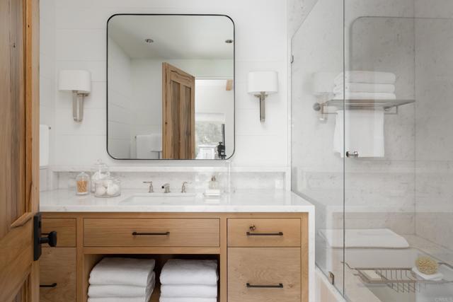 17845 Via de Fortuna, Rancho Santa Fe CA: https://media.crmls.org/mediaz/e443b894-4648-41e4-a143-3cc65e853602.jpg