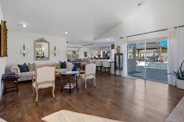 Image 18 of 54 For 76984 Sheffield Court