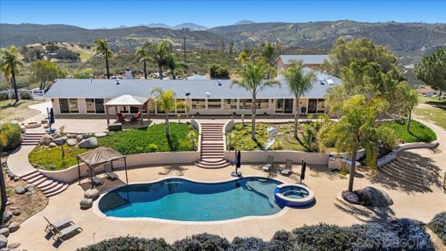 20403 Rancho Villa Rd, Ramona CA: https://media.crmls.org/mediaz/e4443862-c54a-451a-a458-b1a666d1e836.jpg