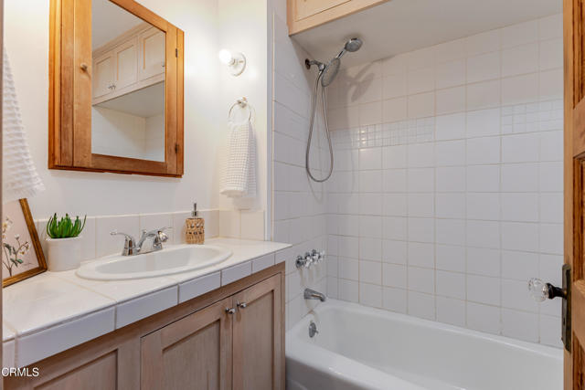 Detail Gallery Image 16 of 24 For 1229 N Sierra Bonita Ave, Pasadena,  CA 91104 - 2 Beds | 2 Baths