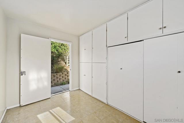 6371 Celia Vista Dr, San Diego CA: https://media.crmls.org/mediaz/e4463d76-d83b-455d-956b-6656007cbf23.jpg