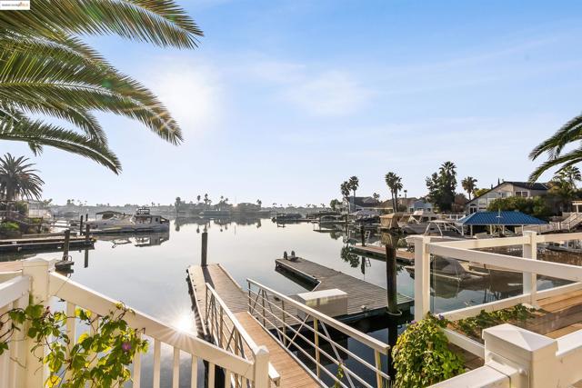 4730 Spinnaker Way, Discovery Bay CA: https://media.crmls.org/mediaz/e4466a42-19cd-4bcb-998a-3fbcc19a188f.jpg