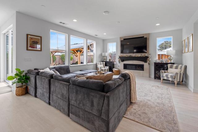 287 Skyview Drive, Marina CA: https://media.crmls.org/mediaz/e446db03-cc67-4efc-859a-df4530b31a37.jpg