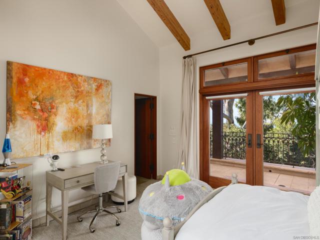 2665 Idle Hour Lane, La Jolla CA: https://media.crmls.org/mediaz/e446e3d6-74b0-46ab-b2f7-338ef9153b41.jpg