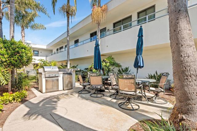 317 Pine Ave, Carlsbad CA: https://media.crmls.org/mediaz/e447860d-c88e-4586-bfc8-ede9717b35e5.jpg