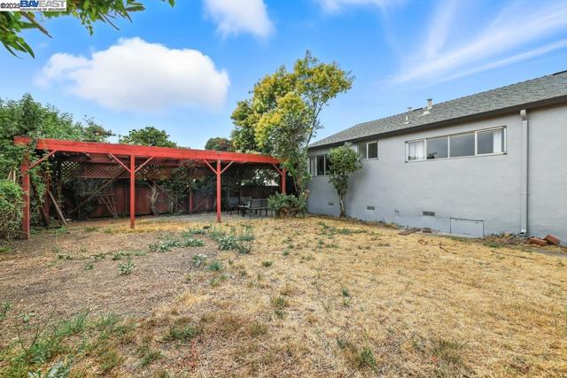 1677 Johnson St, San Leandro CA: https://media.crmls.org/mediaz/e447864d-72ff-42fe-96ef-e4facd472317.jpg