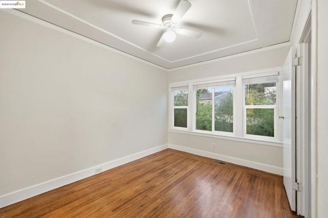 2430 27th Ave Unit D, Oakland CA: https://media.crmls.org/mediaz/e447b5f4-2ae8-4975-9bd0-59c438a501cf.jpg