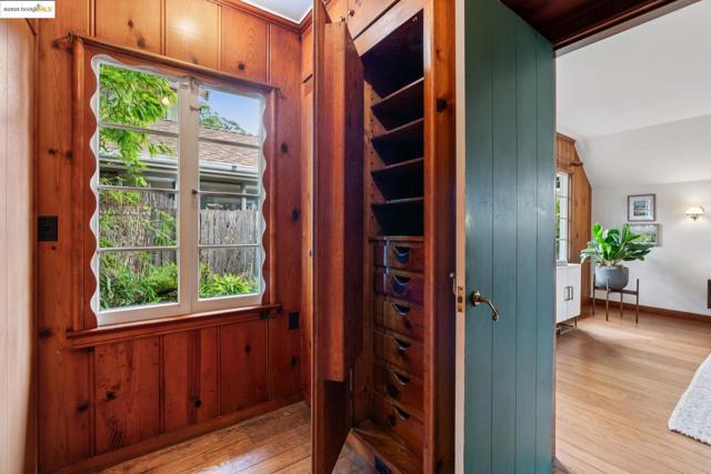 5550 Snake Road, Oakland CA: https://media.crmls.org/mediaz/e447d9c1-c4e3-406e-9adc-35d4033111f3.jpg