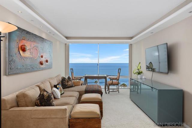 1810 Avenida Del Mundo, Coronado CA: https://media.crmls.org/mediaz/e447e226-a084-4453-a0f1-5d67d2f53c81.jpg