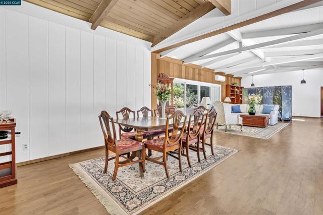 18 Van Tassel Ln, Orinda CA: https://media.crmls.org/mediaz/e447f29e-00f2-4a9e-8a64-ee416a2287e5.jpg