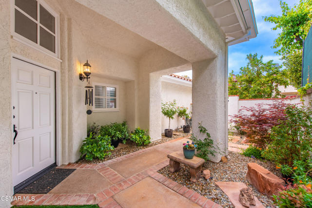 4646 Pine Valley Place, Westlake Village CA: https://media.crmls.org/mediaz/e4480bfc-2bc1-4326-9ff8-48ed97c6677a.jpg