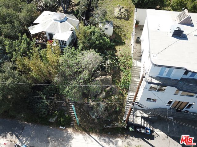 2925 N Park Center Drive, Los Angeles CA: https://media.crmls.org/mediaz/e4485cbf-463b-4e1d-87b4-b6fb902a0637.jpg