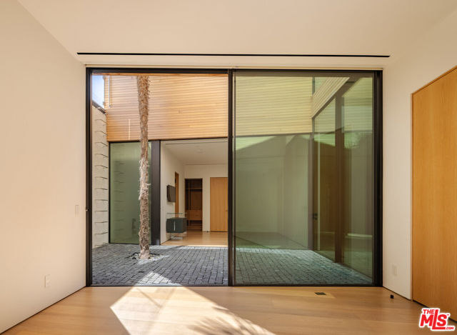 1520 Carla, Beverly Hills CA: https://media.crmls.org/mediaz/e448b975-0325-48d9-bedb-f8e8749b16d0.jpg