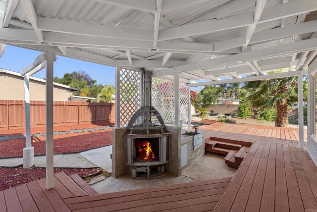 12405 Royal Rd, El Cajon CA: https://media.crmls.org/mediaz/e448d227-008a-415b-bd8e-fb10b18591c9.jpg