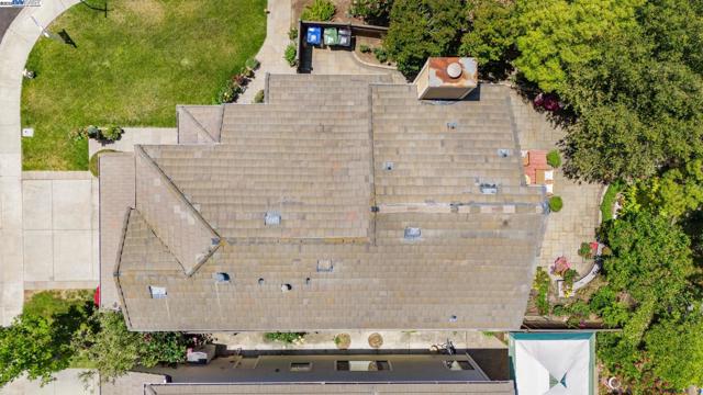 5373 Shamrock Cmn, Fremont CA: https://media.crmls.org/mediaz/e449b638-52d0-4f06-afc9-35853ee96347.jpg