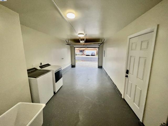 2847 Avon, Concord CA: https://media.crmls.org/mediaz/e449c988-7aa2-4d00-aac0-a2aecd0fd276.jpg