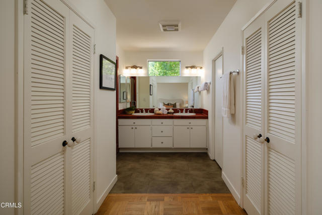 5445 La Crescenta Avenue, La Crescenta CA: https://media.crmls.org/mediaz/e44a7ced-824c-4bc5-aa5f-2a77ca08b11a.jpg