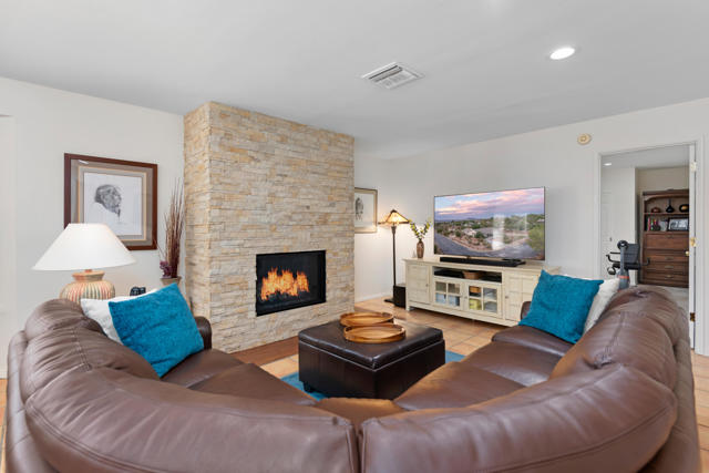 8395 Emerson Avenue, Yucca Valley CA: https://media.crmls.org/mediaz/e44a8273-3cb2-4b8e-85af-557dae0642c7.jpg