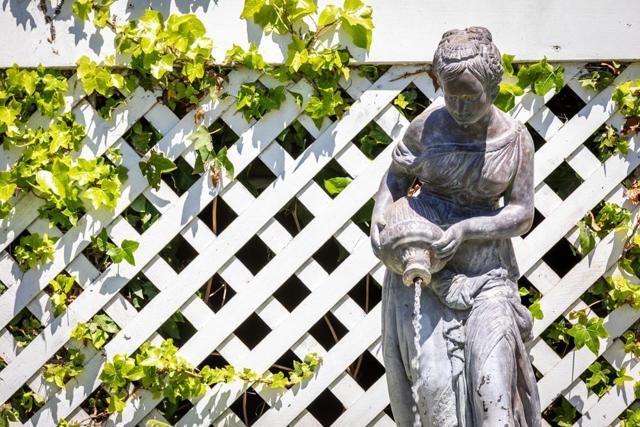620 El Salto Drive, Capitola CA: https://media.crmls.org/mediaz/e44adac3-7087-4db6-973c-b2ea41c0af02.jpg