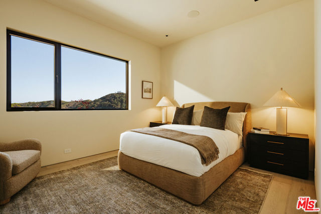 13674 Bayliss Road, Los Angeles CA: https://media.crmls.org/mediaz/e44ae1df-71ed-4f73-9e9d-30652524a964.jpg
