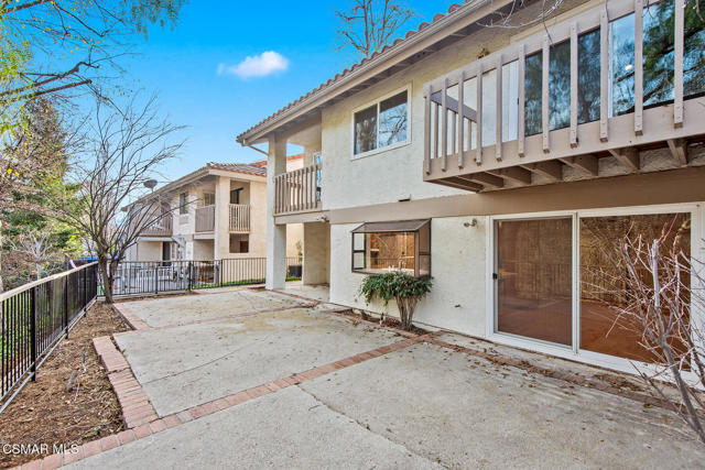 784 N Valley Drive, Westlake Village CA: https://media.crmls.org/mediaz/e44af8f0-e384-42ec-823b-908c778fd6ef.jpg