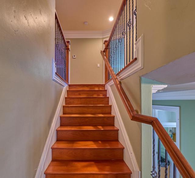 895 Greenwich Drive, Gilroy CA: https://media.crmls.org/mediaz/e44bb0dd-d5b5-4079-80c9-704da36981e6.jpg
