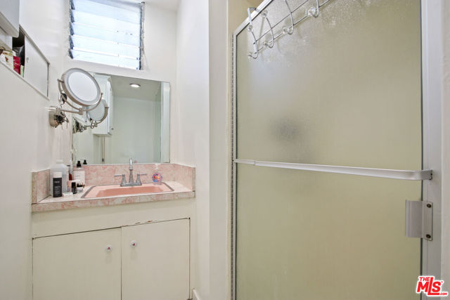 352 S Wetherly Drive, Beverly Hills CA: https://media.crmls.org/mediaz/e44bb33b-6ba7-4cc9-9c14-db351a28d7ce.jpg