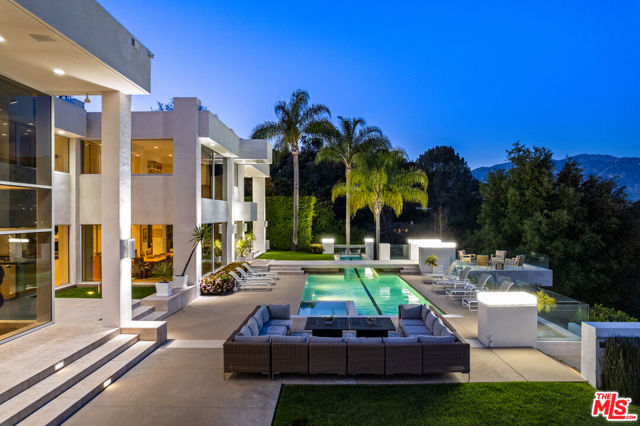 300 N San Rafael Avenue, Pasadena CA: https://media.crmls.org/mediaz/e44bee70-4a60-4ba7-a16e-d8d7a8ed17a0.jpg