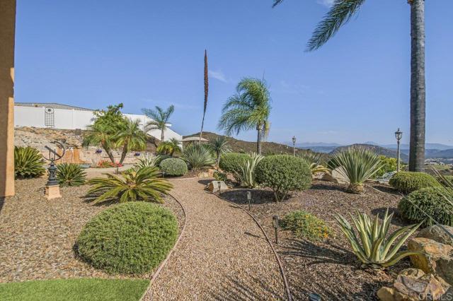 15718 Creek Hills Road, El Cajon CA: https://media.crmls.org/mediaz/e44c3c8f-5ebd-4d9b-8ddb-387157ba8ade.jpg