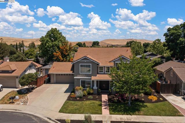 1387 Meadow Ct, Livermore CA: https://media.crmls.org/mediaz/e44caaed-fa26-4142-8b5f-03ae53107a04.jpg