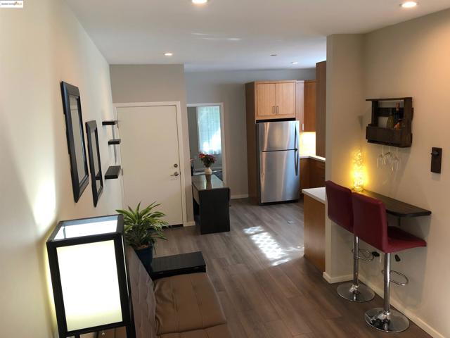 562 29th St, Oakland CA: https://media.crmls.org/mediaz/e44cd0c5-dc21-4925-a87a-ffb7ab458a76.jpg