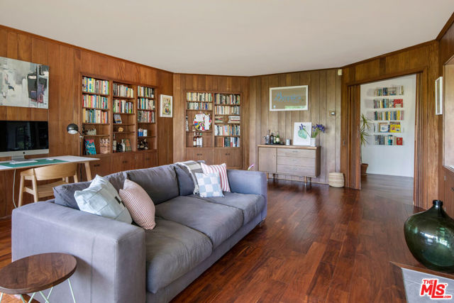 2235 Villa Heights Road, Pasadena CA: https://media.crmls.org/mediaz/e44d7c87-e5ea-43d9-a00a-c192c01a324f.jpg