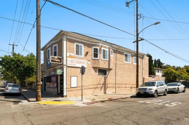 1049 55th Street, Emeryville CA: https://media.crmls.org/mediaz/e44db1f9-c784-4786-a200-86dfd38724eb.jpg