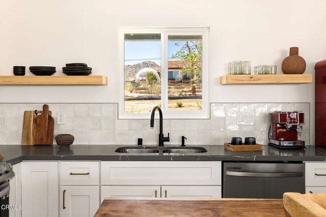 60815 Natoma Trail, Joshua Tree CA: https://media.crmls.org/mediaz/e44e2d7d-f2b9-44f4-b328-88c8f3caffca.jpg