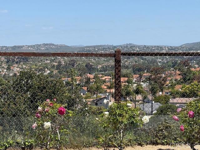 Detail Gallery Image 4 of 16 For 1633 Willowspring Dr. N., Encinitas,  CA 92024 - 4 Beds | 2 Baths