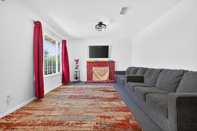 4300 Berk Ave, Richmond CA: https://media.crmls.org/mediaz/e44eb070-fce3-4af1-84bd-1856e1178192.jpg