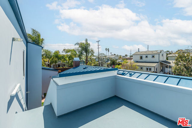 653 Marine Street photo 9