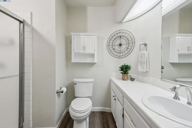 974 Clinton Pl, Pleasanton CA: https://media.crmls.org/mediaz/e44f67a0-7409-41fb-966b-cfb89560575b.jpg