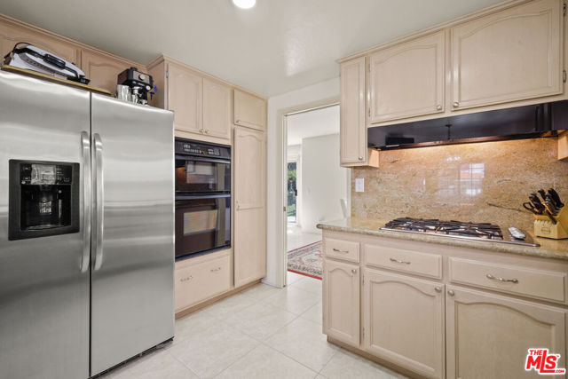 12119 Falcon Crest Way, Porter Ranch CA: https://media.crmls.org/mediaz/e450a8d6-80b1-4c54-b43c-5aecff3ed1aa.jpg