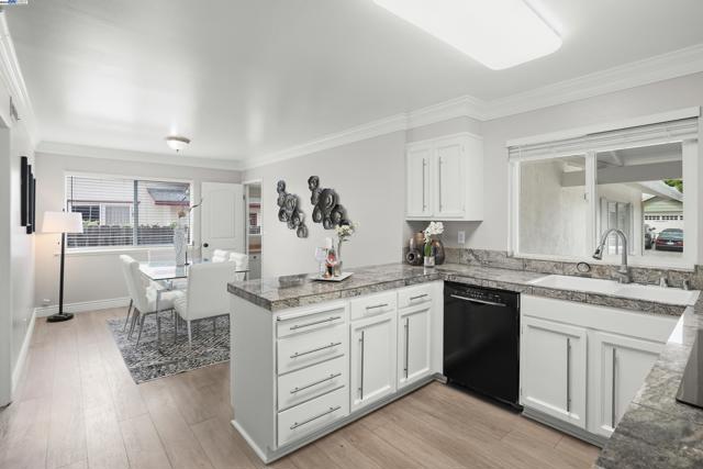 501 Amherst Ct, San Ramon CA: https://media.crmls.org/mediaz/e450afe5-e849-4583-809c-ff45ce54de46.jpg