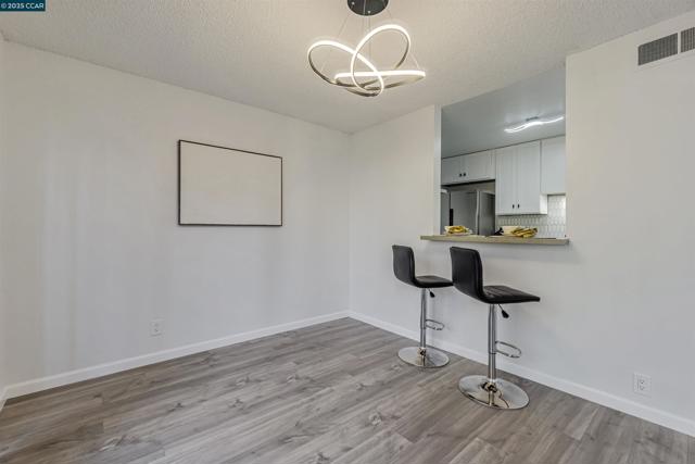 2200 Laguna Cir, Concord CA: https://media.crmls.org/mediaz/e450e99c-7caf-49d3-b709-9323039578d8.jpg