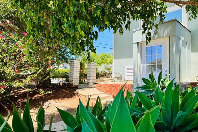1461 Sunrise Drive, Vista CA: https://media.crmls.org/mediaz/e450ed8e-a493-43b3-9bf0-37f2e5afe474.jpg