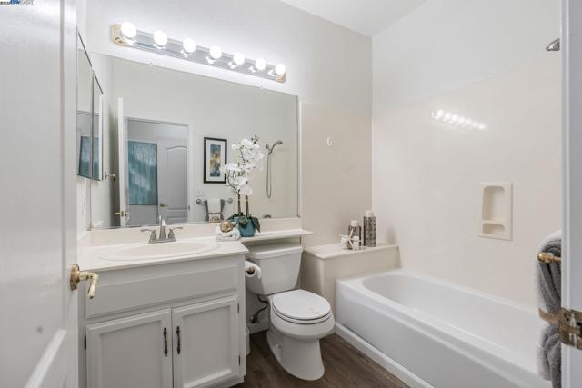 5648 Belleza Dr, Pleasanton CA: https://media.crmls.org/mediaz/e451300b-8d30-4e87-9c7a-22a91f34c186.jpg