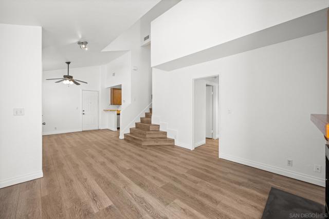 593 Parkview Dr, Lake Elsinore CA: https://media.crmls.org/mediaz/e4516c46-816e-44de-9d75-b3292be10337.jpg