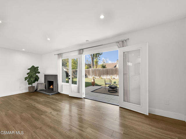 898 Oakmound Avenue, Newbury Park CA: https://media.crmls.org/mediaz/e4519639-5c65-497b-b74a-7079045ad896.jpg