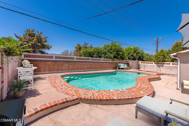 3268 Hilldale Avenue, Simi Valley CA: https://media.crmls.org/mediaz/e45299d7-d927-4a15-9c4f-dd795e35ac2a.jpg